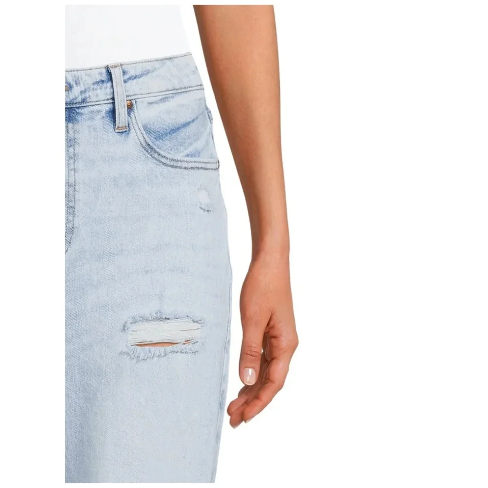 Juniors Destructed Mom Jeans Light Wash Size 21 No Boundaries NWT